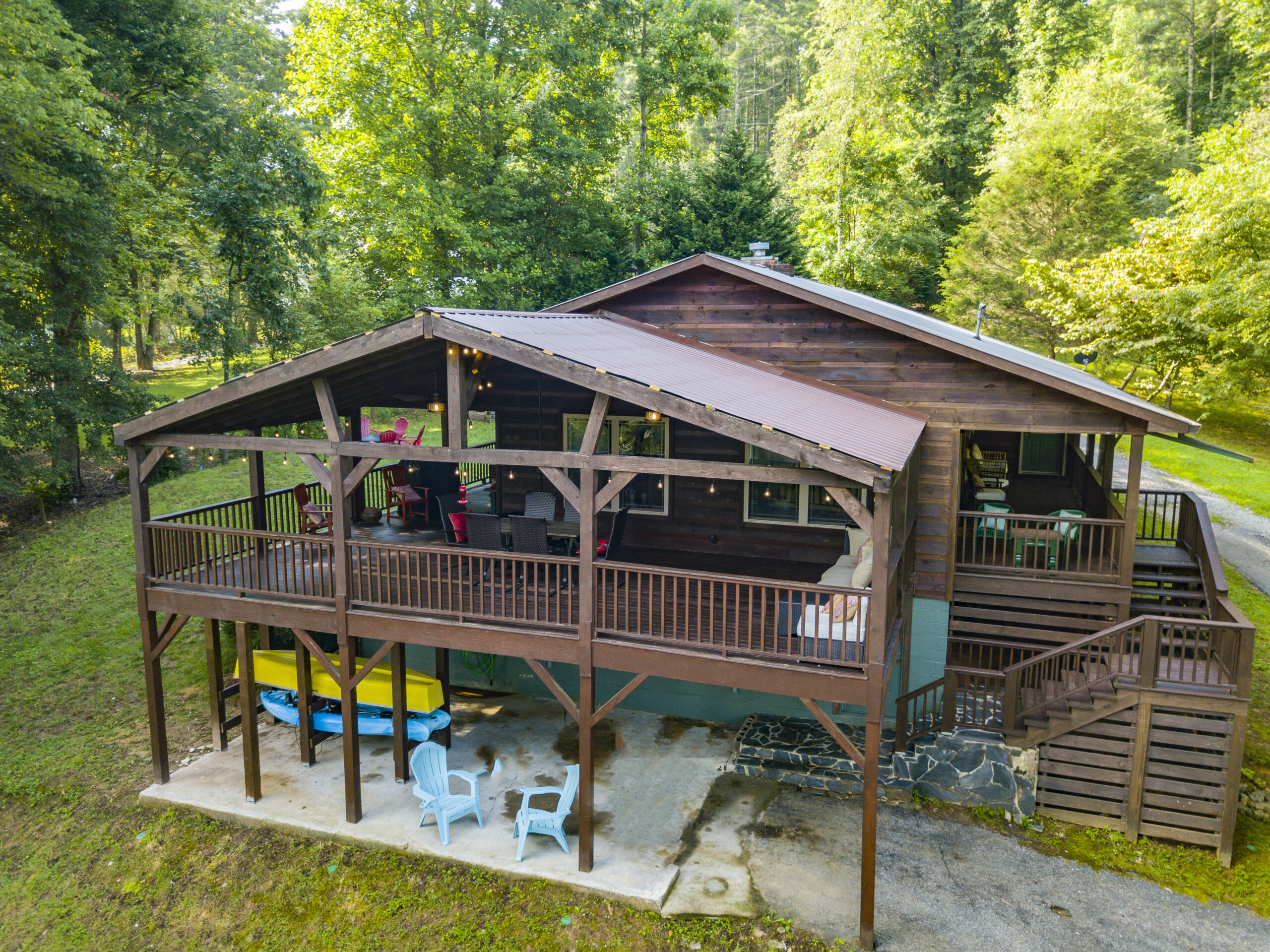 Moon Tower Cabin in Blairsville is a 3 bedroom, 2 bath cabin with a Game Room, Outdoor Fire Pit, small lake, Internet, and covered porches and decks.